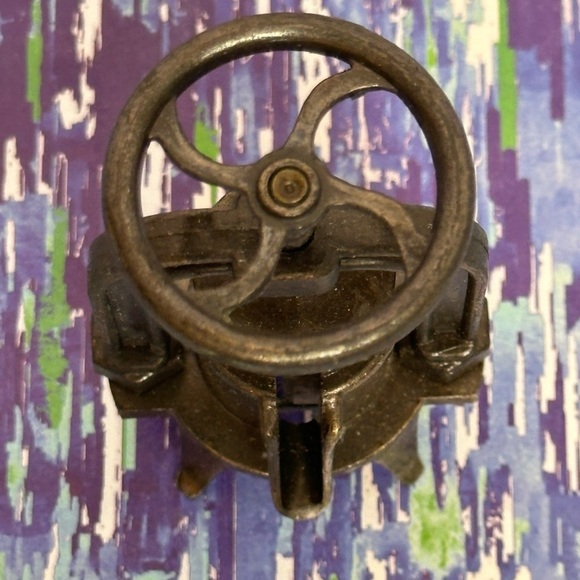 Vintage Die-Cast Pencil Sharpener SQUEEZER WINE GRAPE PRESS with Box #204 - Picture 7 of 7